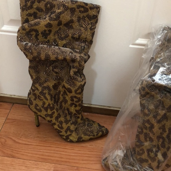 Size 8 - Picture 1 of 5